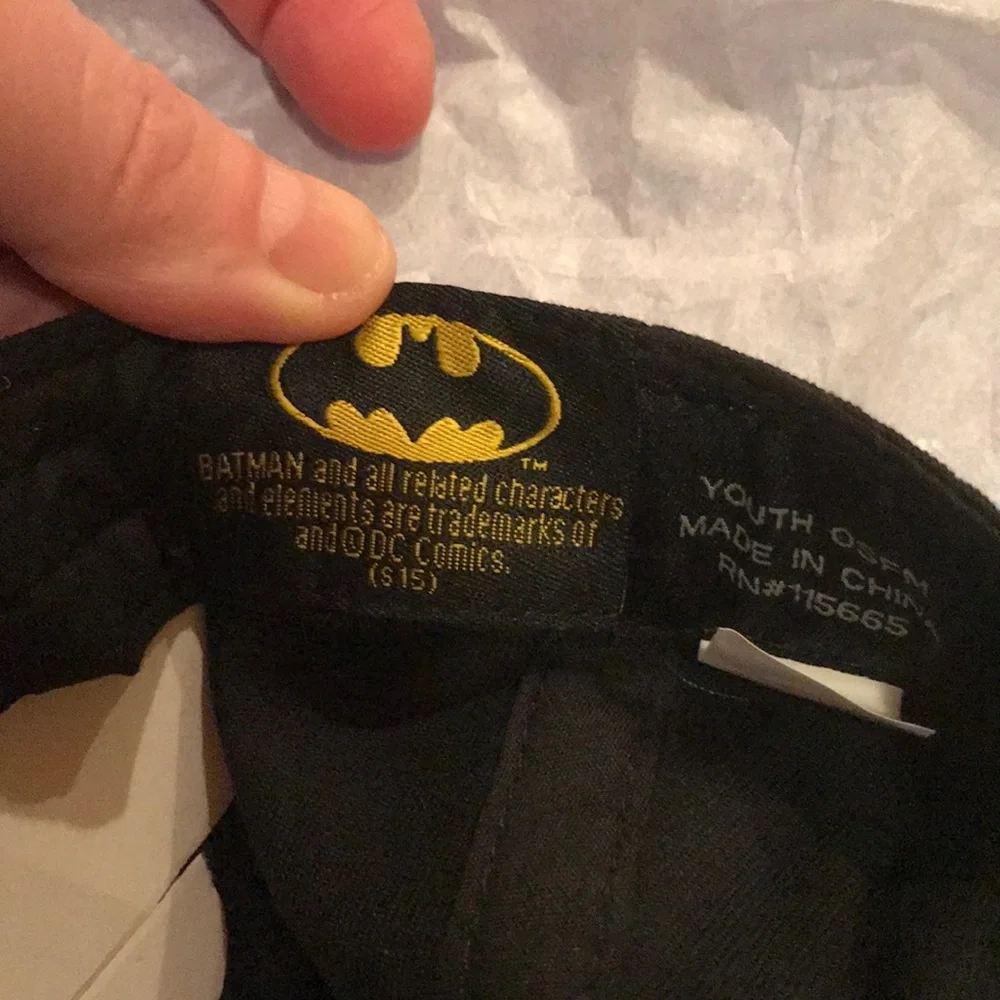 New NWT Batman youth boy’s trucker hat baseball cap black yellow